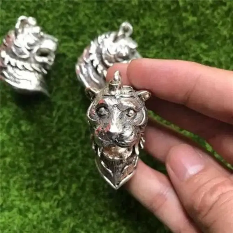 タイ　動物の牙のお守り　ペンダント Amazon | ムエタイのお守り タイガーペンダント 魔除け マジック