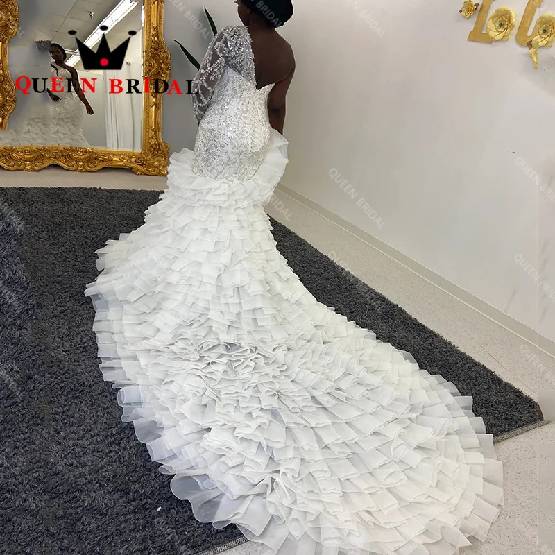 Рисунок 5 - Изысканные свадебные платья с блестками и кристаллами