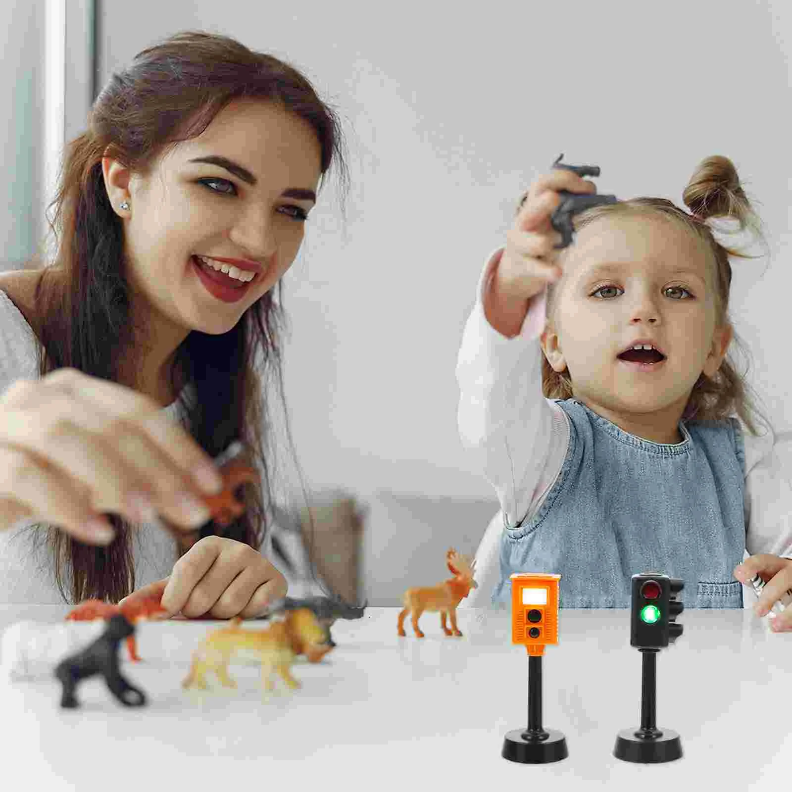 2 Pcs Traffic Light Simulator Model Toys Flashing Signal Lamp Plastic Led Signals Mini Road Signs Children Learning Aids