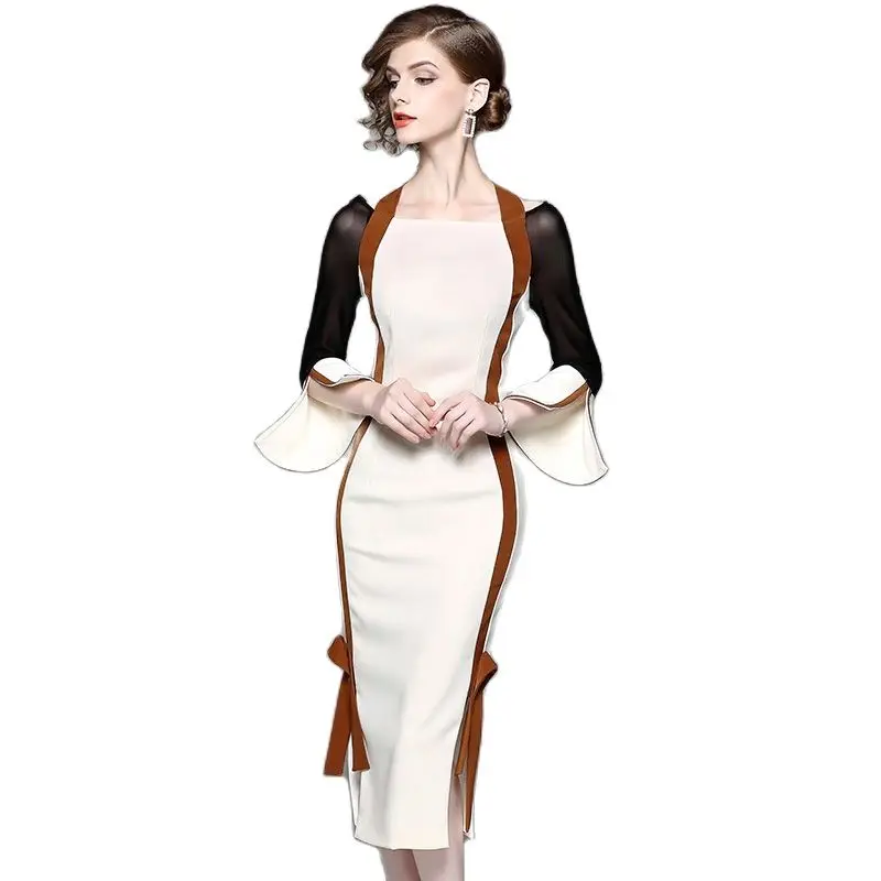 

Весна 2023, Новое Стильное платье с расклешенными рукавами и стиль знаменитости