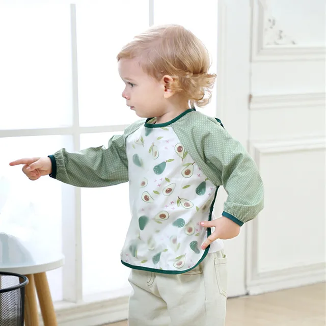 아기의 식사 시간을 청결하고 편안하게 만드는 혁신적인 방수 턱받이