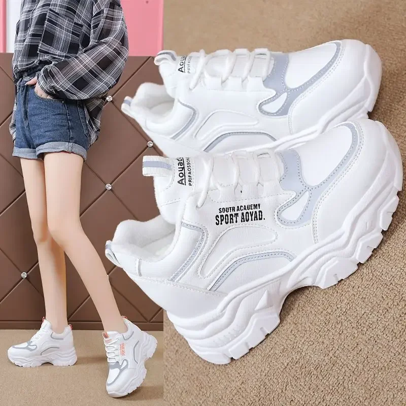 أحذية نسائية شتوية سميكة مبطنة بالصوف أحذية رياضية كاجوال للأب أحذية مسطحة عصرية أحذية رياضية مريحة سهلة الارتداء