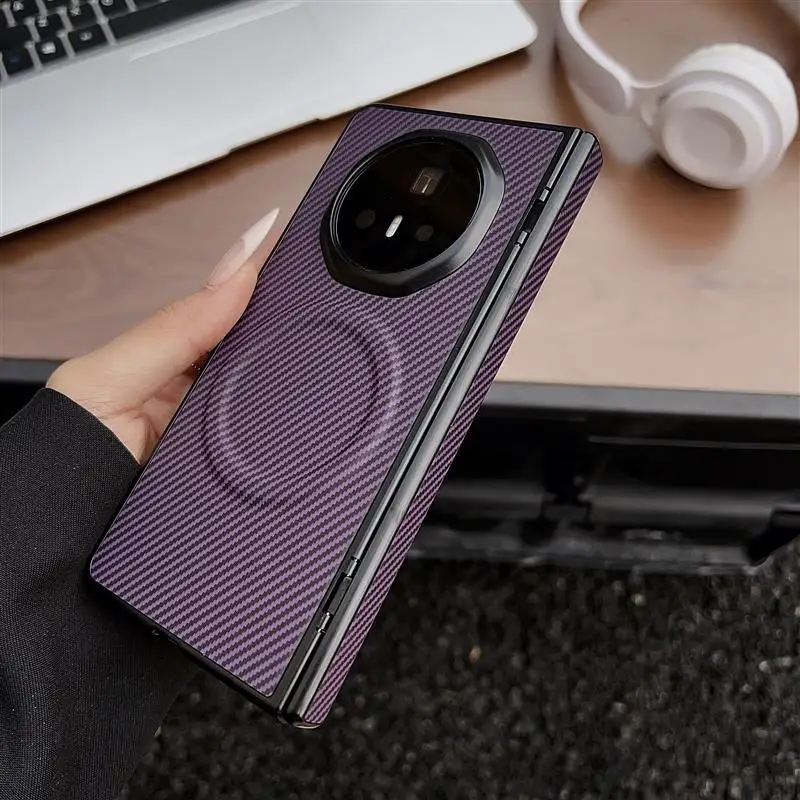 Luxury Carbon Fiber Texture Hard Case with MagSafe Compatibility