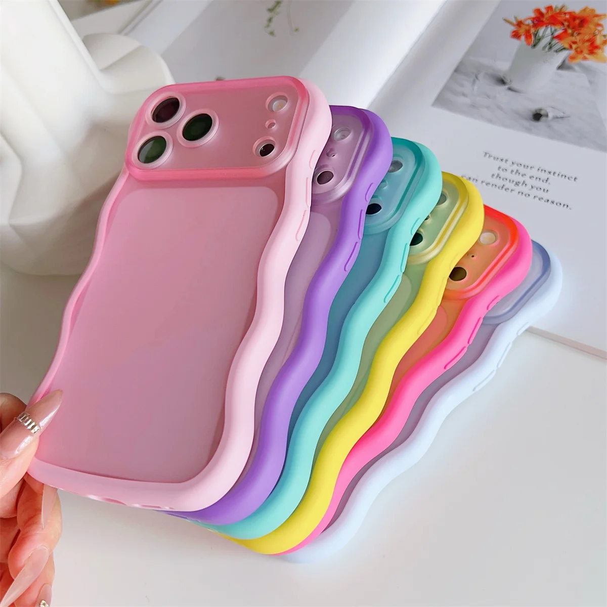 Enhanced Shockproof Transparent Wave Mobile Phone Case with Anti-Loss Protection