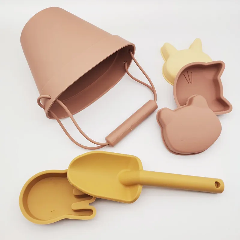 Set di giochi da spiaggia in silicone per bambini con secchiello_voghion.com