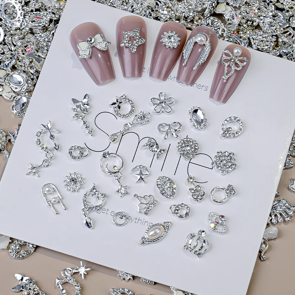 50pcs 혼합 스타일 실버 네일 장식품 3D Aolly 하트/나비/꽃/스타 네일 라인 석 매력 블링 무작위 DIY 네일 장식