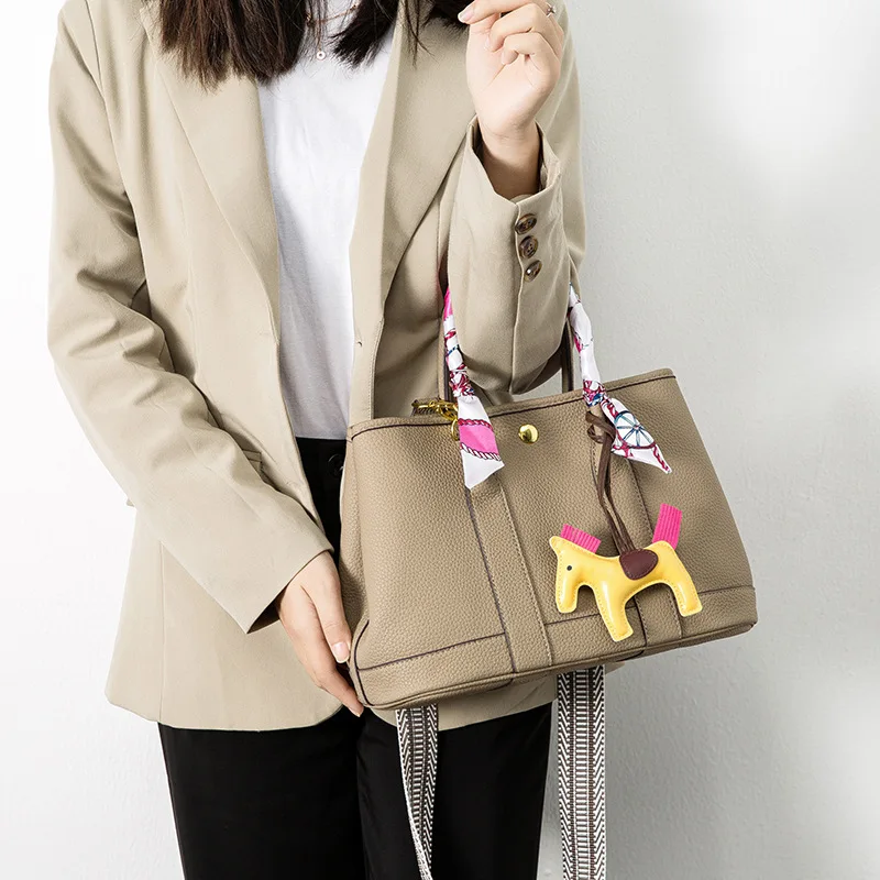

Bag female new garden bag shoulder messenger bucket bag large capacity tote bag wide shoulder strap hand bag satchels