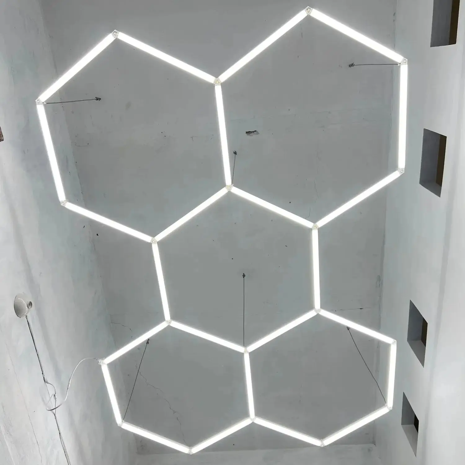 ハニカムライト LED 照明 ハニカムデートリーライトバー車のウォッシュステーションガレージ