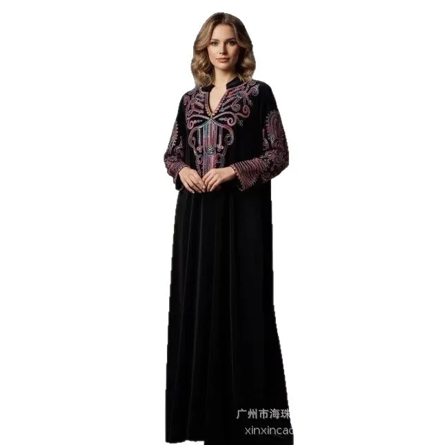 جلابية مخمل عنابية بتطريز فاخر