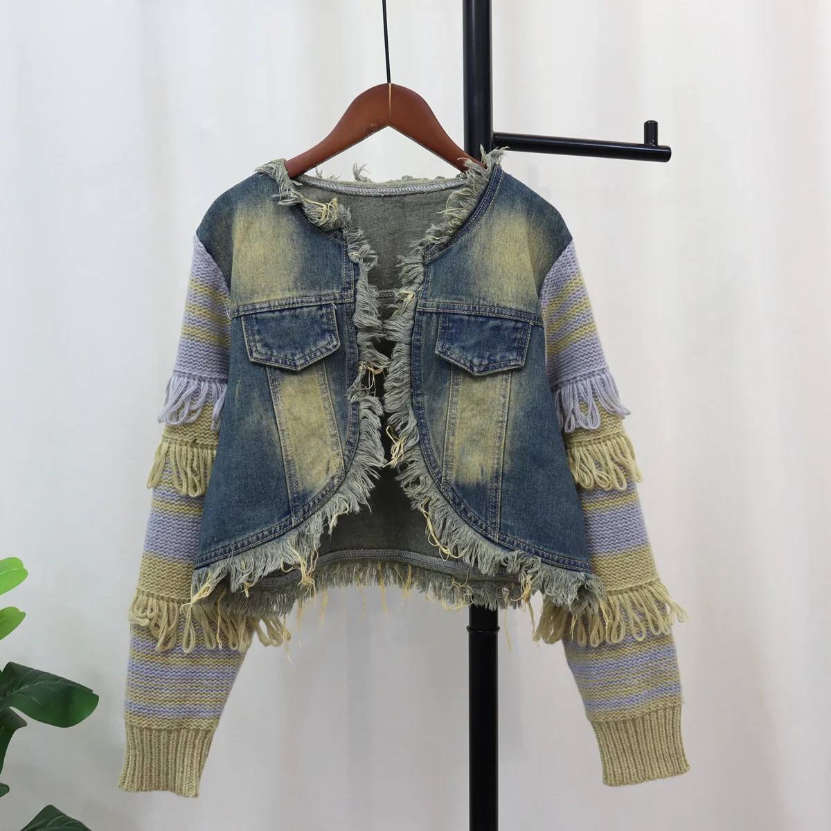 

2023 Autumn Winter New Vintage Tassel Denim Spliced Knitted Cardigan Design Short Women Sweater Jacket Coat