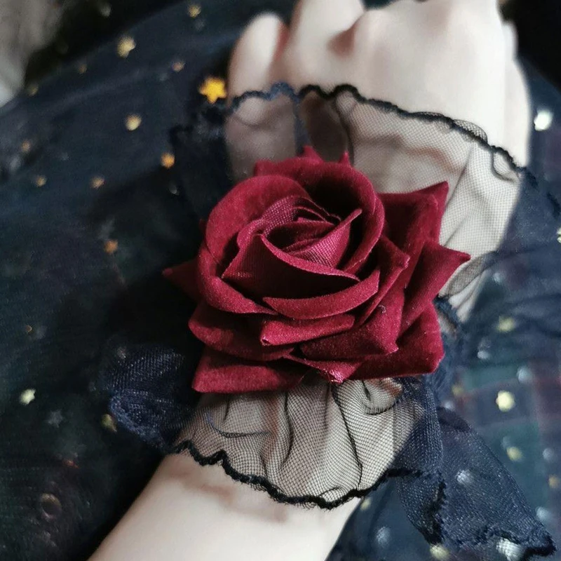 Рисунок 5 - Ремешок на запястье в стиле Лолиты