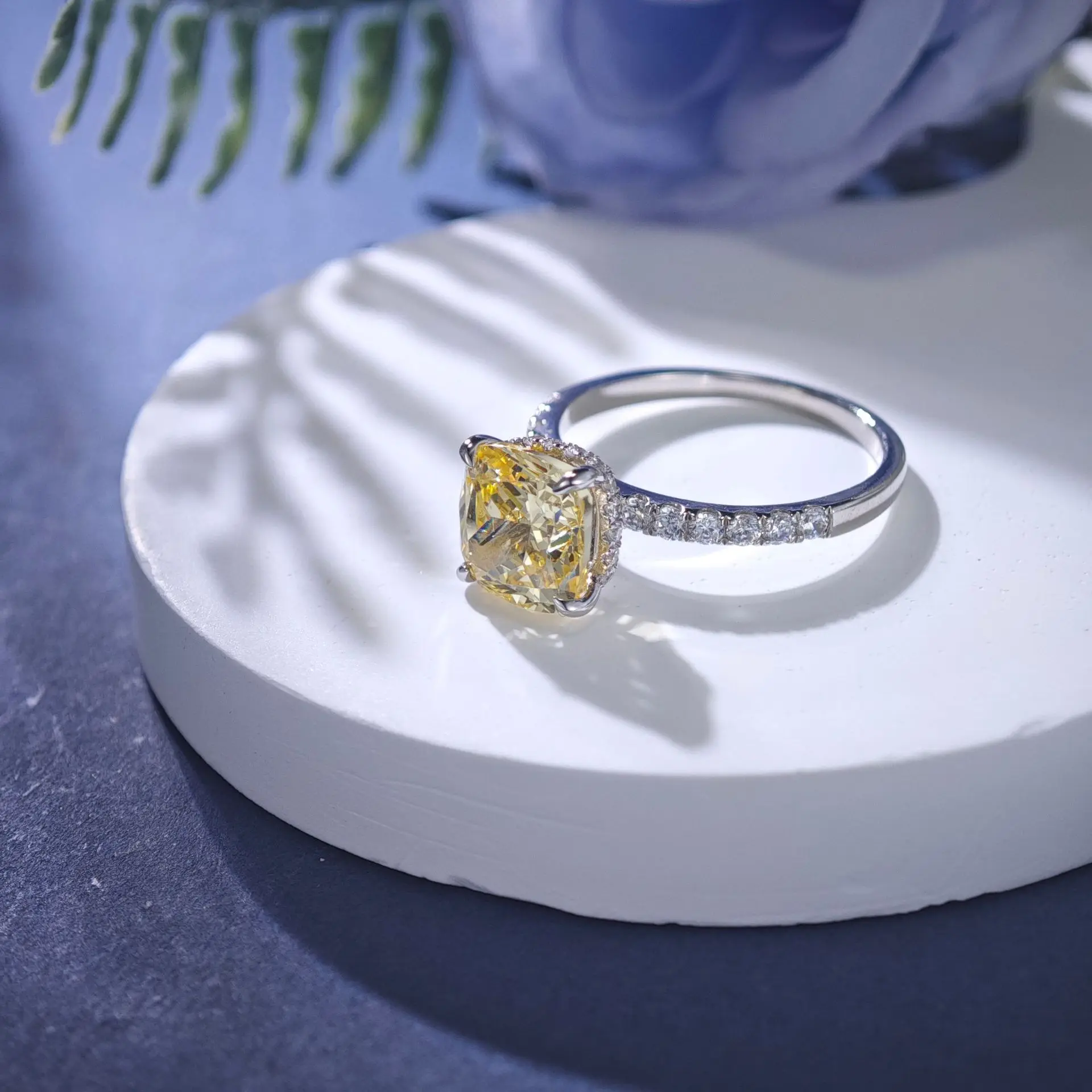 PT950 platinum diamond ring for women 2.5 carats cushion-shaped pink diamond four-claw female ring goddess platinum