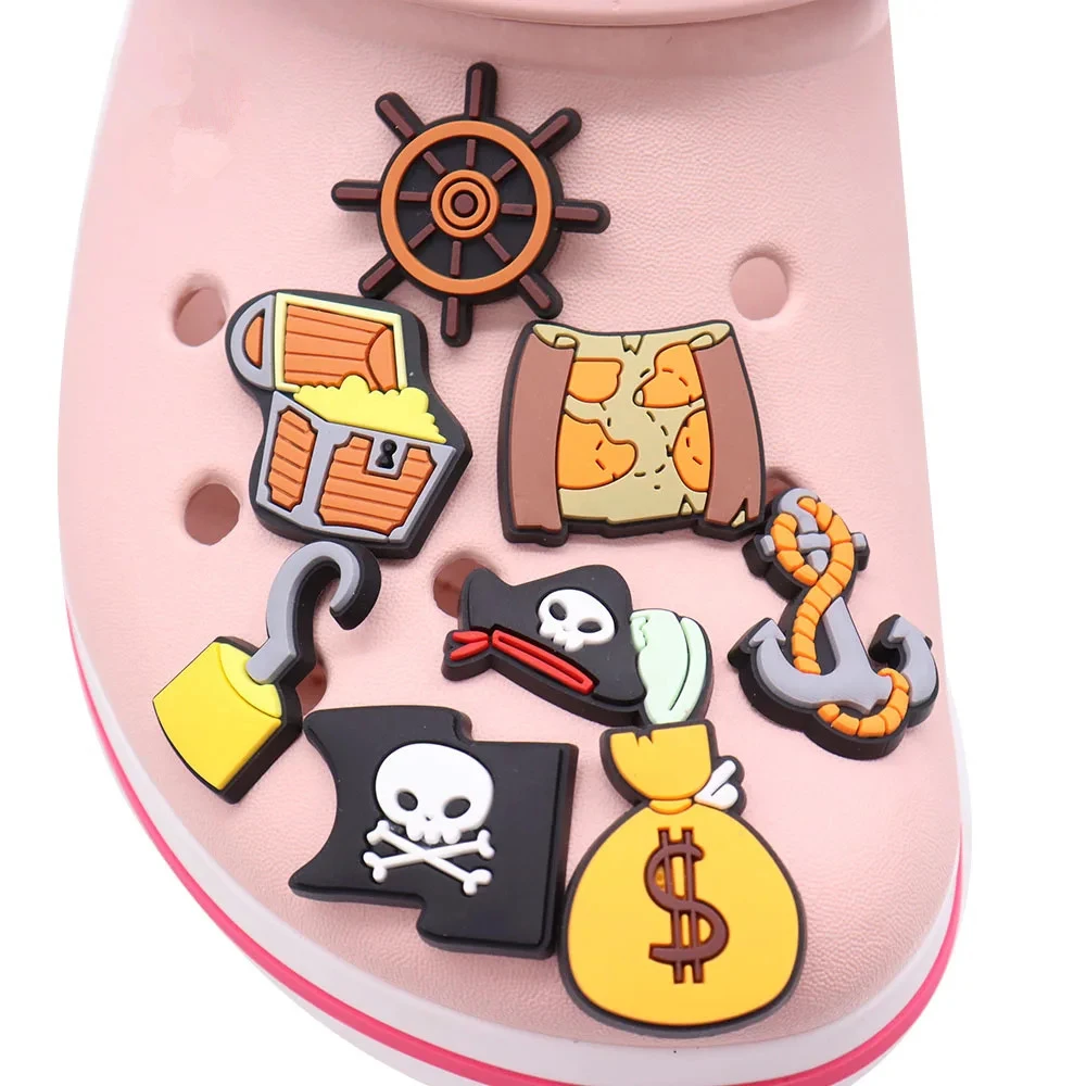 1-8 Stück Piraten Stil Schädel Schuhe Charms Dekoration Schnalle Geld Taschen Garten Sandalen Zubehör Kinder Party Geschenk