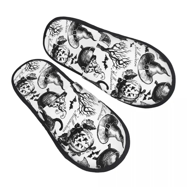 모피 슬리퍼 할로윈 패턴 오픈 토 플러시 폼 슬라이드 슬리퍼는 부드러운 플러시 소재와 내구성 있는 EVA 폼 밑창으로 만들어져 집에서도 편안하고 따뜻한 신발입니다.
