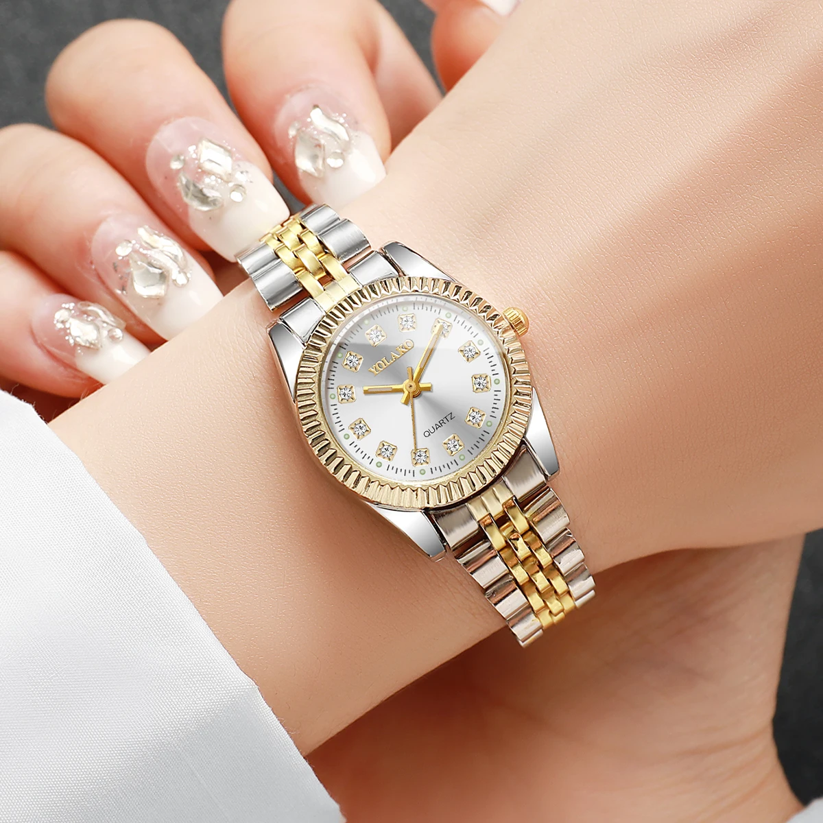 1pcs/set Women's Gift Watch Classic Fashion Scale Dial Simple Versatile Trend Quartz Watch (Box Not Included)