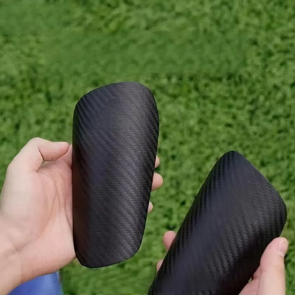 Ultralight Carbon Fiber Football Shin Holder Leg Guard Shin Pads Soccer Guards Plastic Strapless Breathable Pads