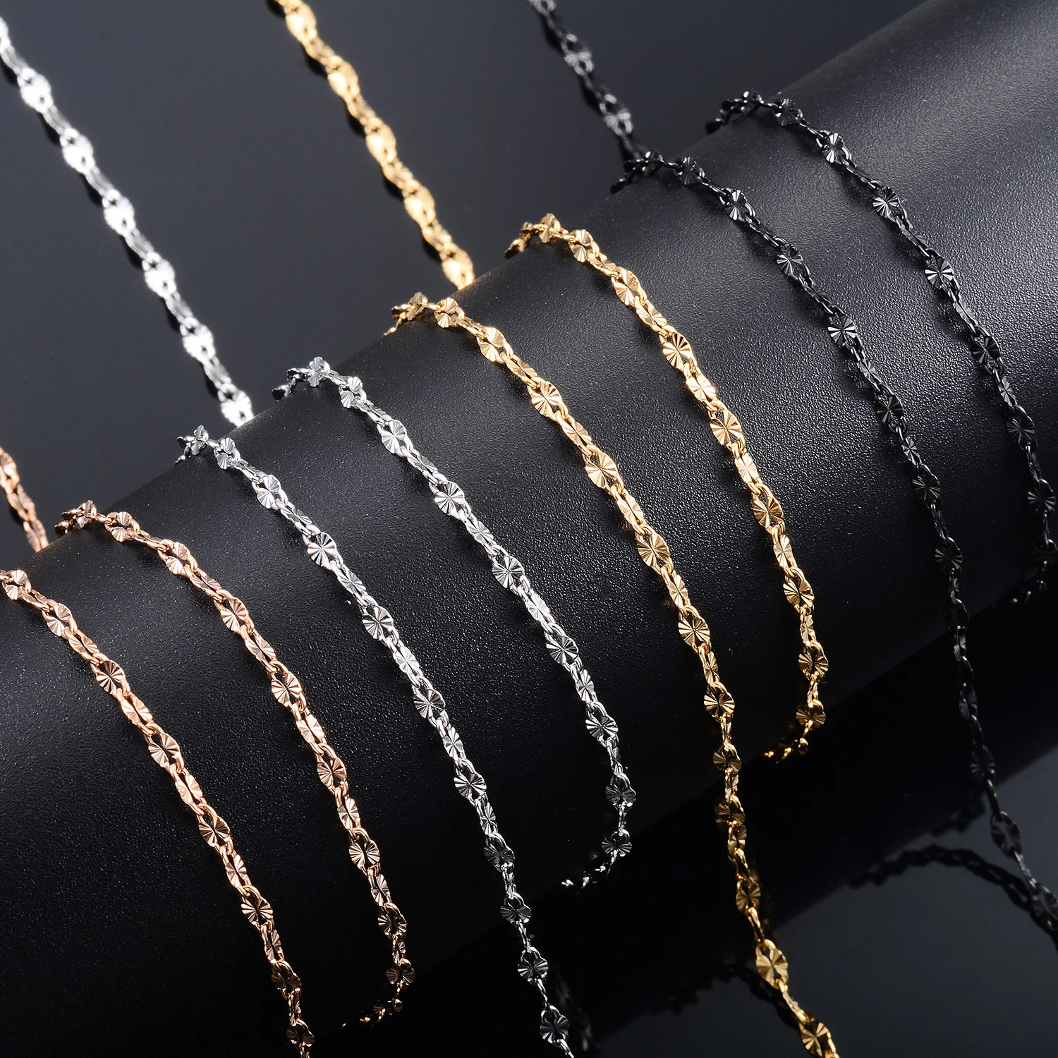 Yadreva stainless steel necklace - link detail