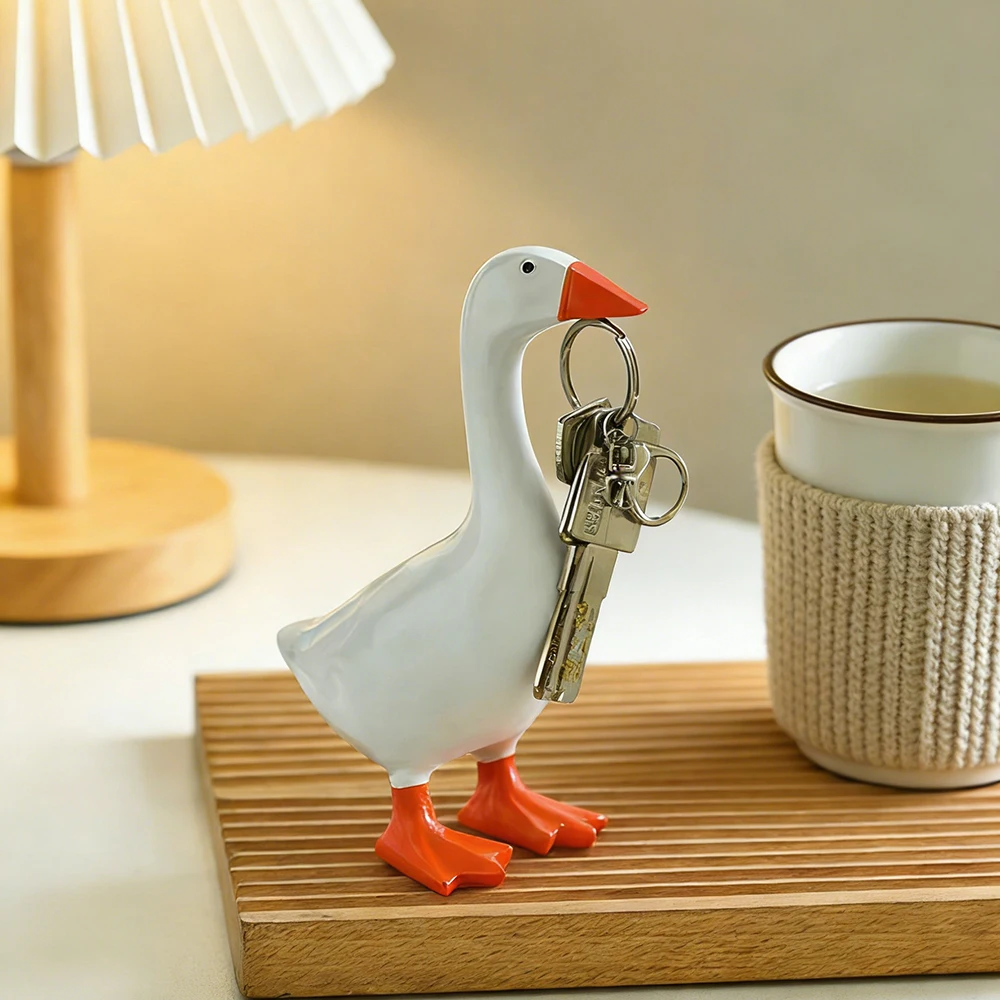 1Pc 자기력 있는 거위 열쇠고리 집 장식 조각품 사무실 책상 장식 레진 거위 오리 조각품 공구 걸이 집 선물
