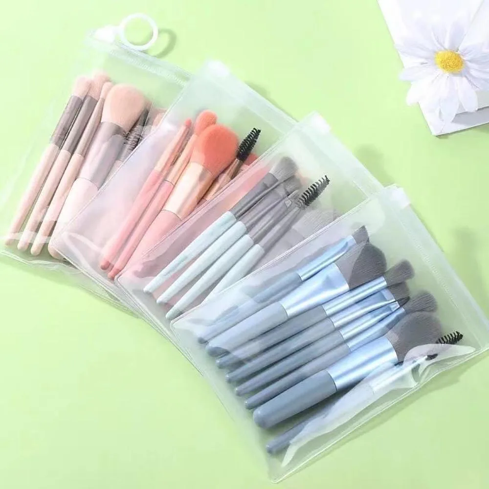 Kit w/8 Makeup Brushes with Transparent Case — view 4