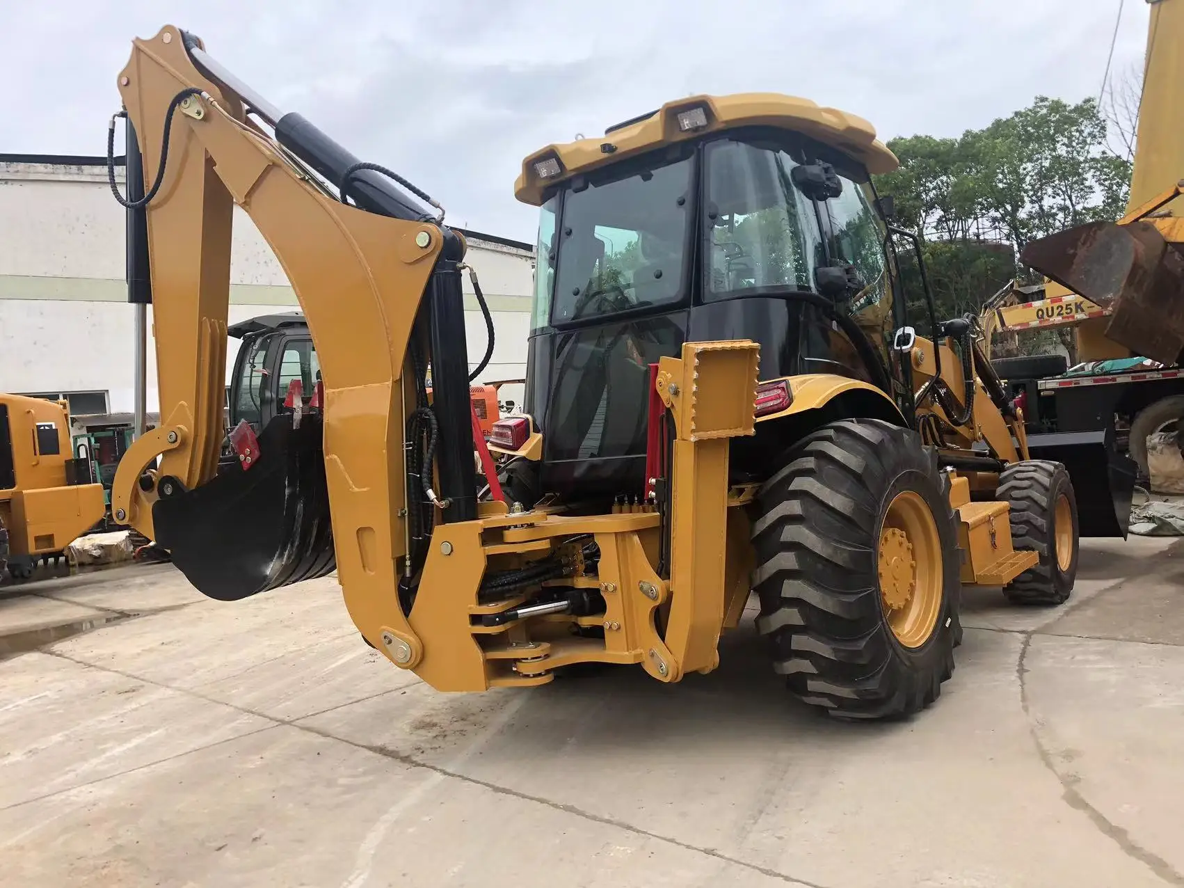 Рисунок 5 - Экскаватор-погрузчик CAT 420F