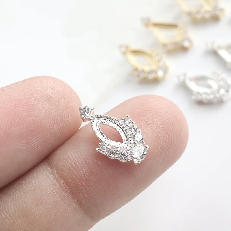 5Pcs 골드/실버 플랫 백 프레임 손톱에 대 한 디자인 매력 반짝 이는 지 르 콘 럭셔리 할로우 프레임 네일 용품에 대 한 DIY 매력 쥬얼리