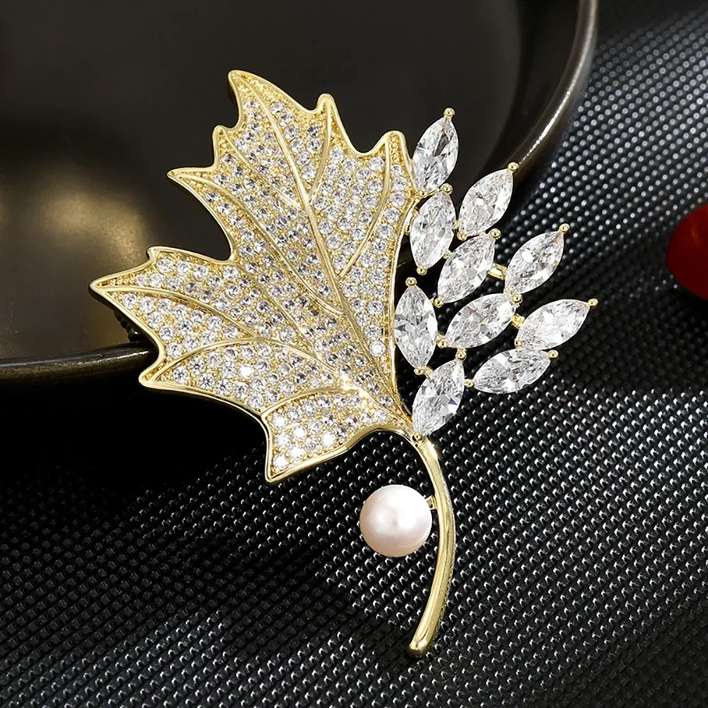 Vintage Painting Enamel Maple Leaf Brooches Pins For Women Girls Exquisite Rhinestone Maple Leaves Badge Fashion Jewelry