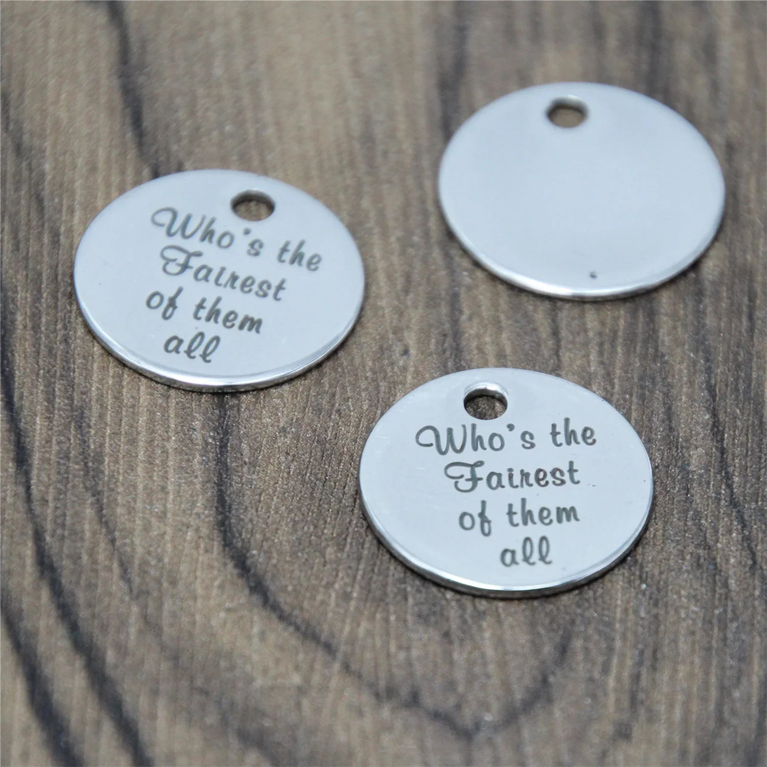 

10pcs/lot Who's The Fairest of Them All Charm Silver Tone Message Stainless Steel Pendant 20mm