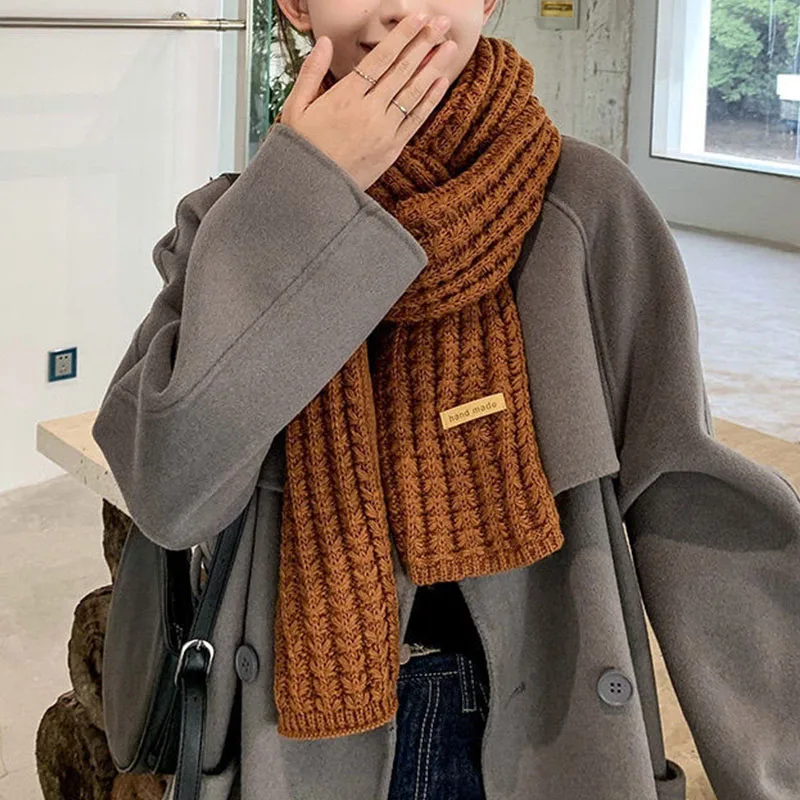 Рисунок 4 - Однотонный вязаный крючком шарф