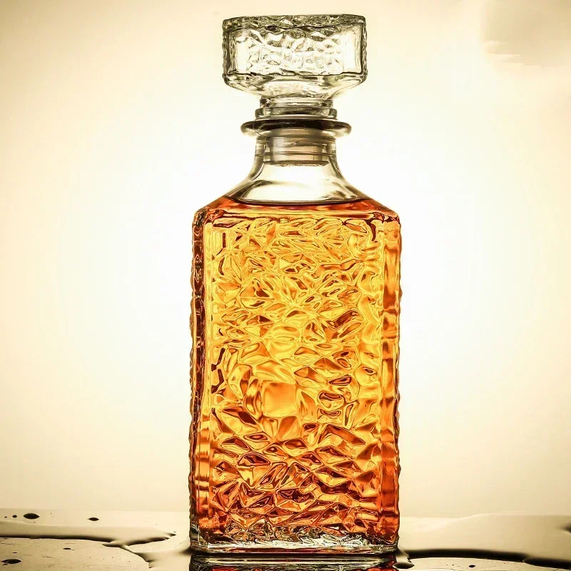 Whiskey Decanters for Liquor Scotch Bourbon Novelty Design Wine Glass Bottle Lead-Free Glass Bottle 3 Styles 1000ml
