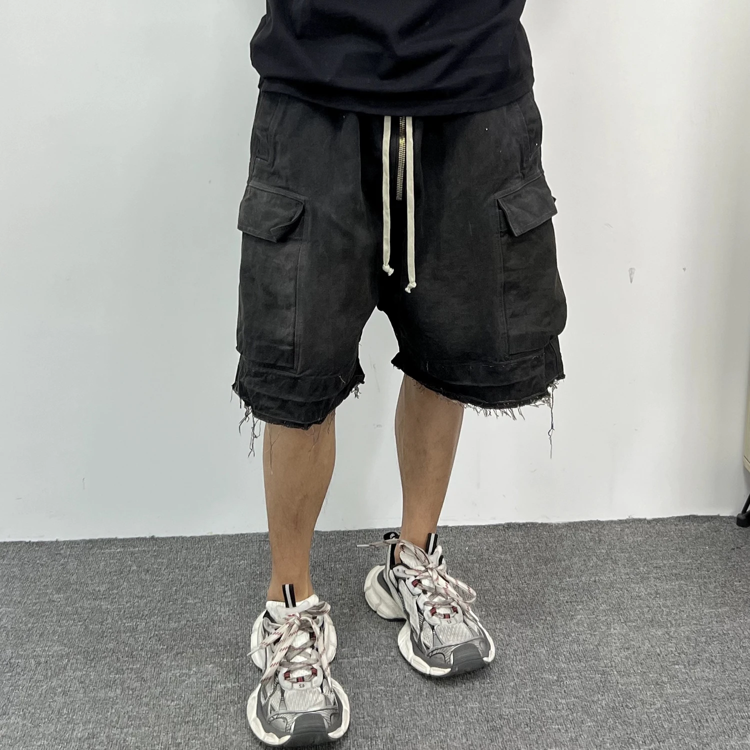 

Ro Style Ribbons Streetwear Multi-pockets Cargo Short for Men Elastic Waist Wide Leg Baggy Jeans Knee Length Pants Loose Overall