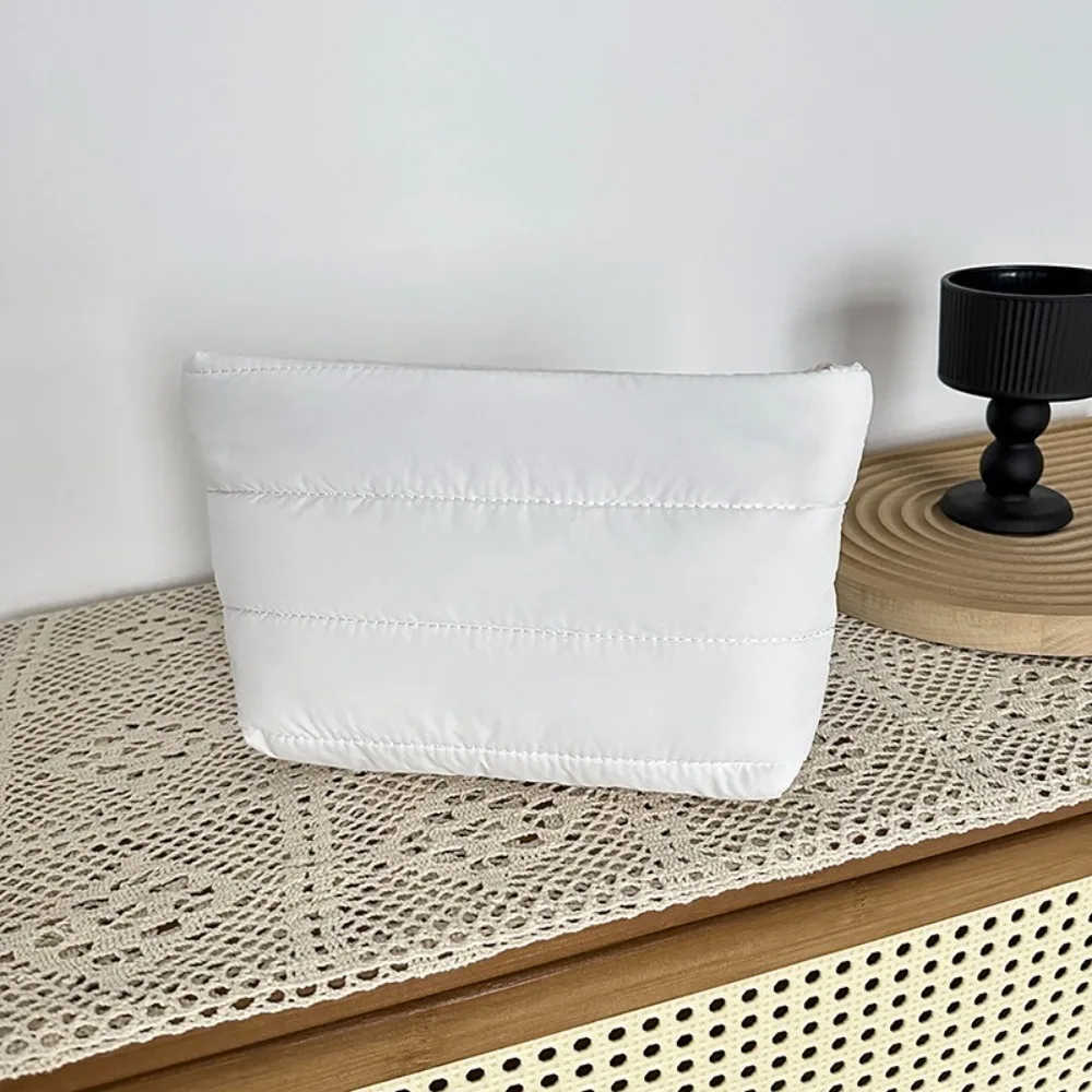 Lässige gesteppte Make-up-Tasche, einfarbig, große Kapazität, Reise-Kulturbeutel, Reißverschluss, geschwollene, gepolsterte Damen-Kosmetik-Organizer-Tasche – Detail 5