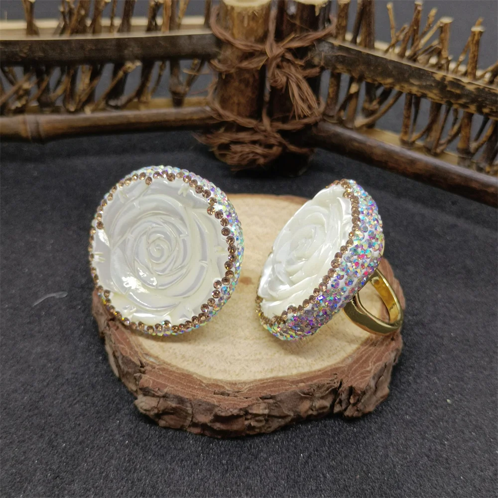 

New natural shell flower women's ring with adjustable personality, fashion, simple, elegant, luxury, niche design girls' jewelry