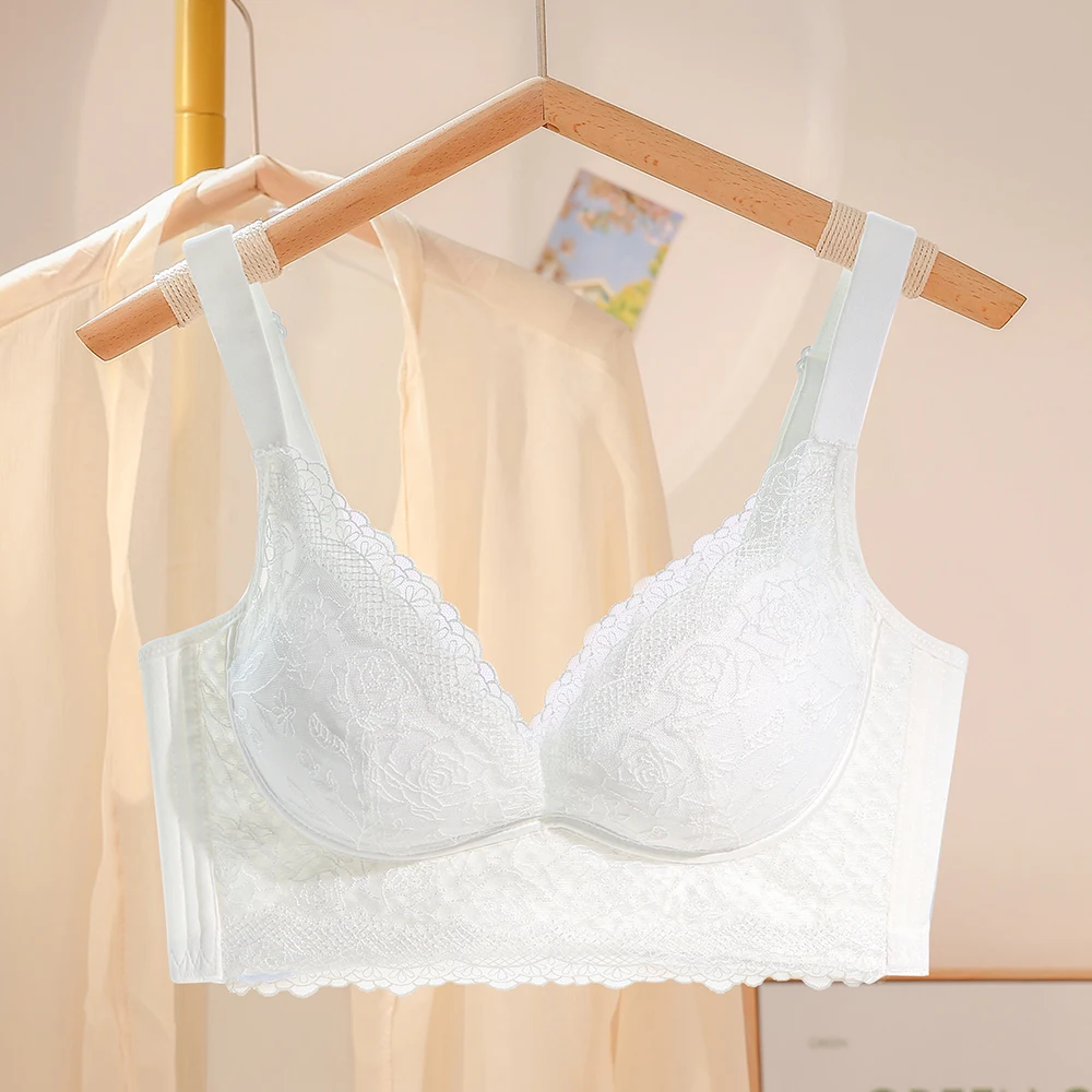 

Женский бюстгальтер с вышивкой и регулируемыми бретелями