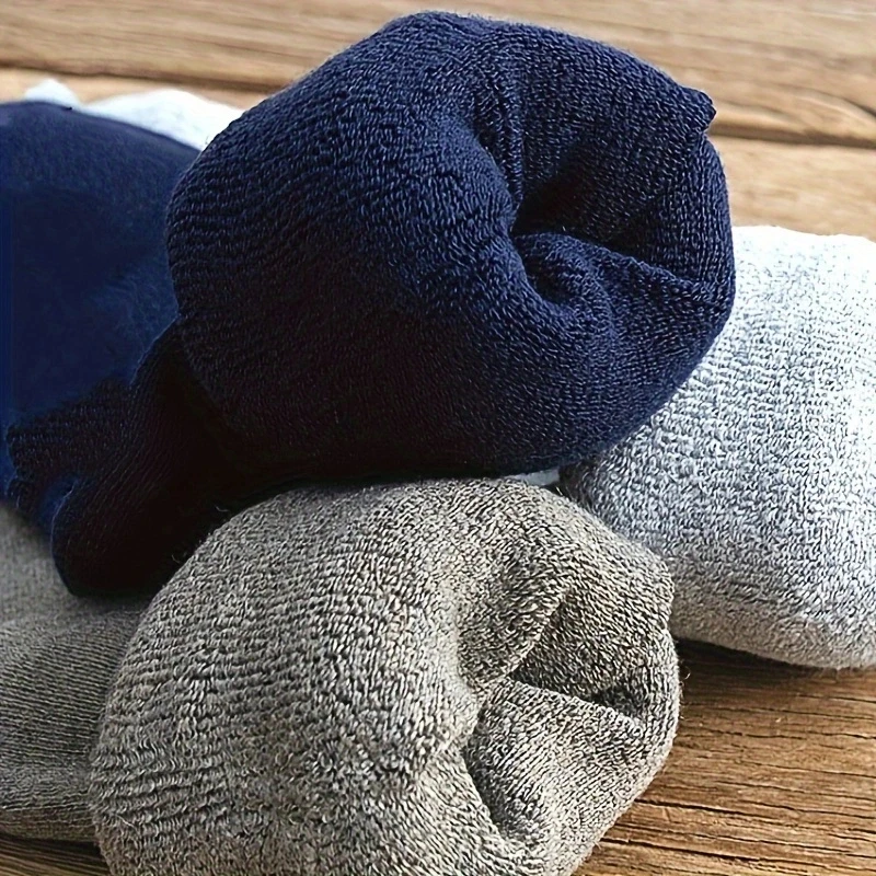 زوج واحد من الجوارب الطويلة ذات الحلقات للرجال، جوارب سميكة للخريف والشتاء، جوارب ركبة دافئة مخملية شتوية، لون سادة عالي الأنبوب