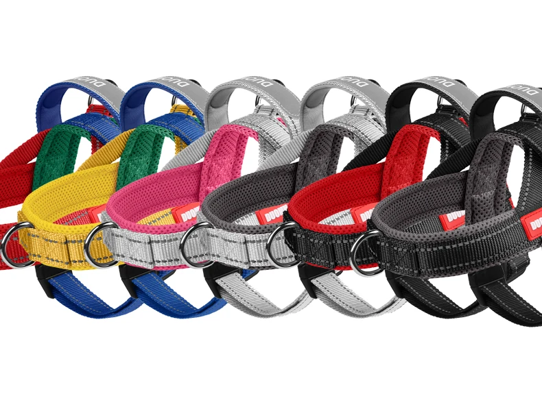 Peitoral canino ajustável em materiais mistos com fecho por fivela, indicado para passeio ao ar livre