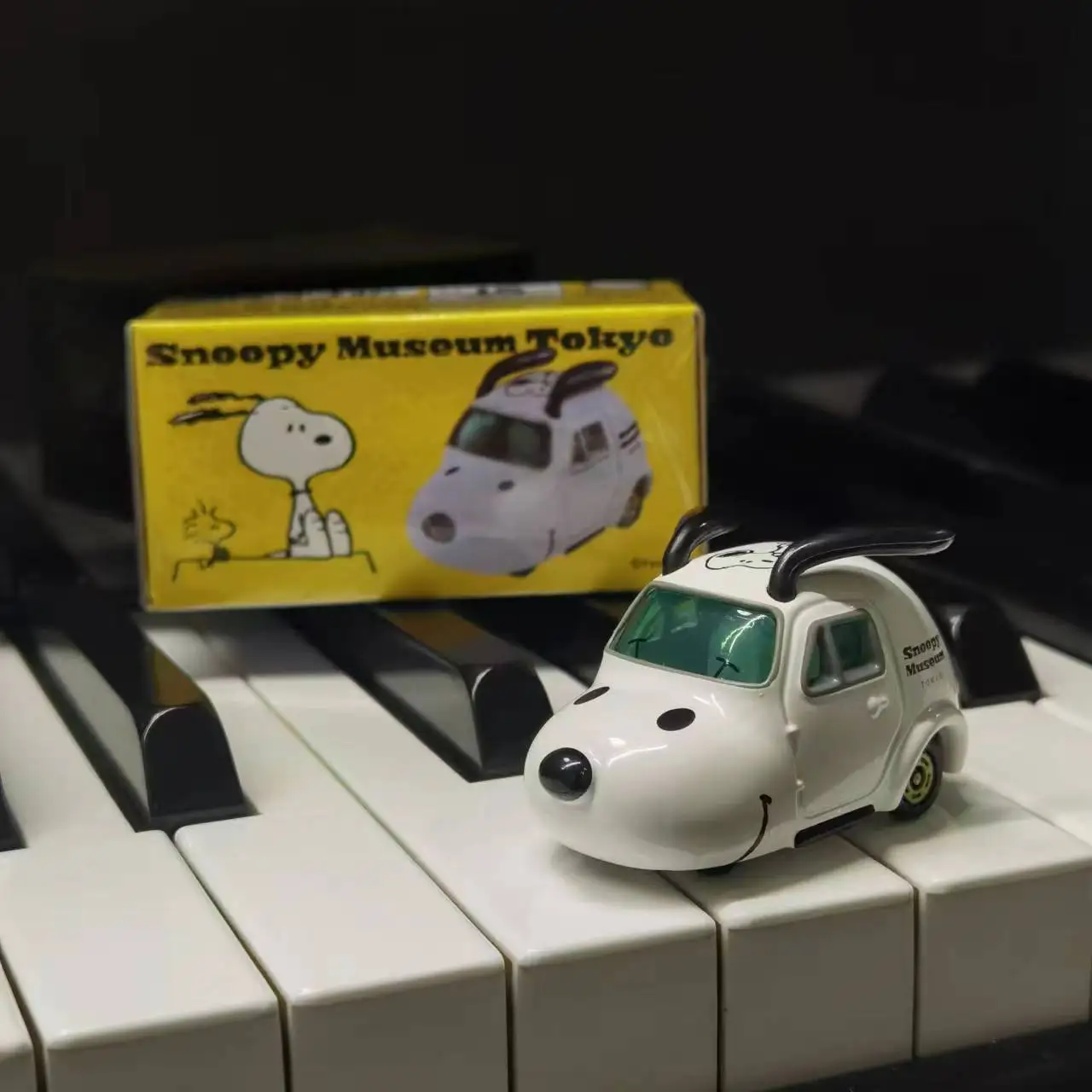 スヌーピー  ミニカー TAKARA TOMY TOMICA Long Ear Snoopy 70th Anniversary Edition