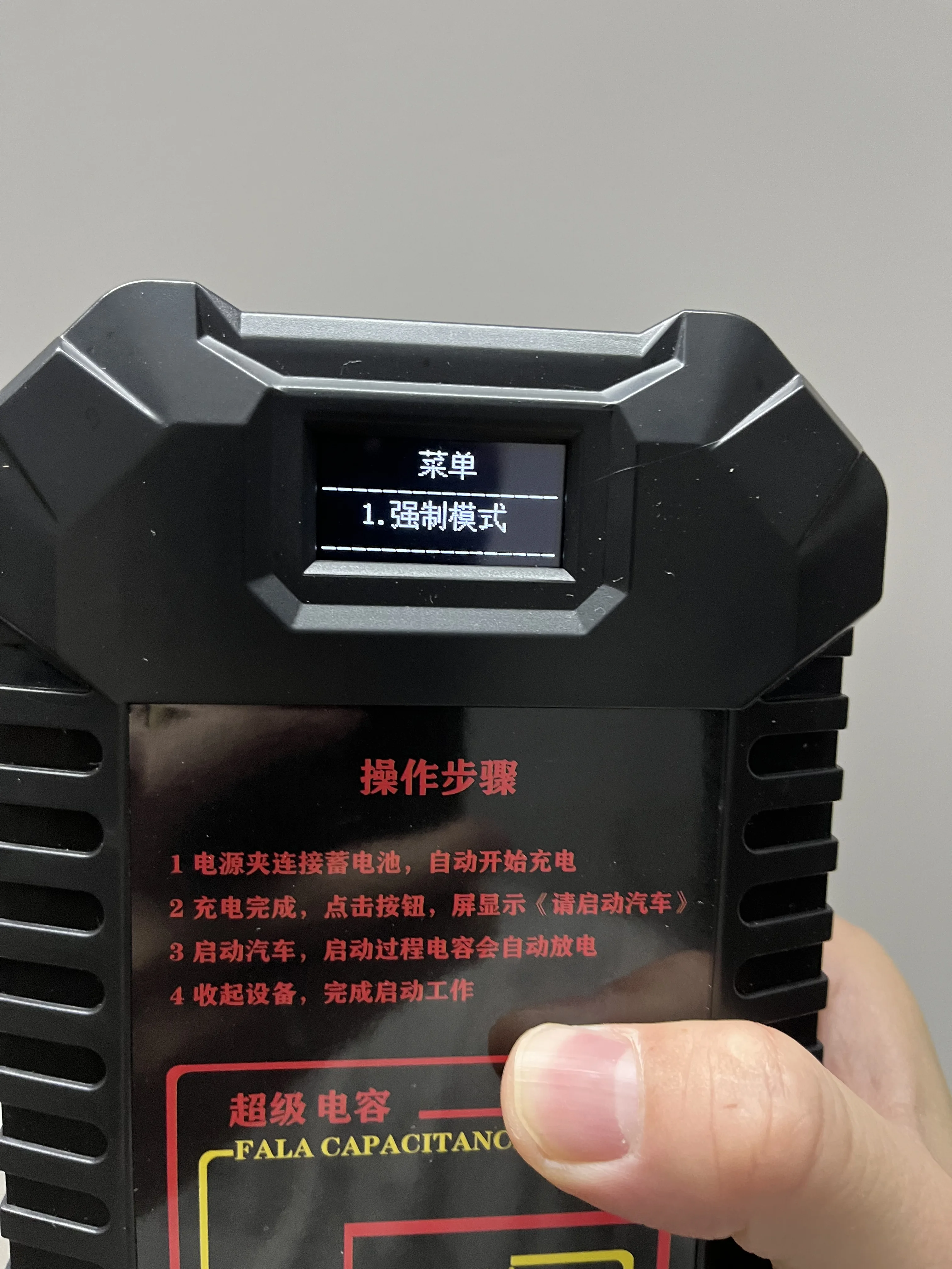 Autowit F500 upgraded version supports battery-free starting of 12v gasoline and diesel vehicles with supercapacitor technology