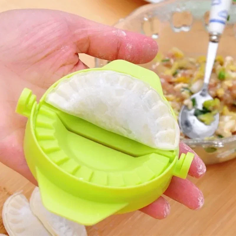 Kitchen Gadgets DIY Crescent shaped Dumpling Making Artifact Manual Make Dumpling Mold Plastic Kitchen Mini Cookie Maker Moulds