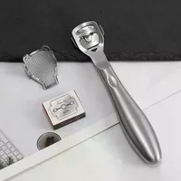 1 ensemble de rasoir à callosités en acier inoxydable avec 10 lames de rechange et une tête de lime supplémentaire pour la pédicure et l'élimination des peaux mortes et des callosités. 2