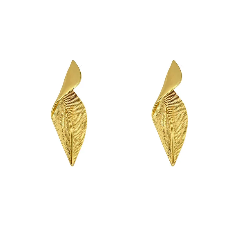 Metal Irregular Twisted Stud Earring for Women Trend Gold Color Geometric Piercing Earring Jewelry Accessories