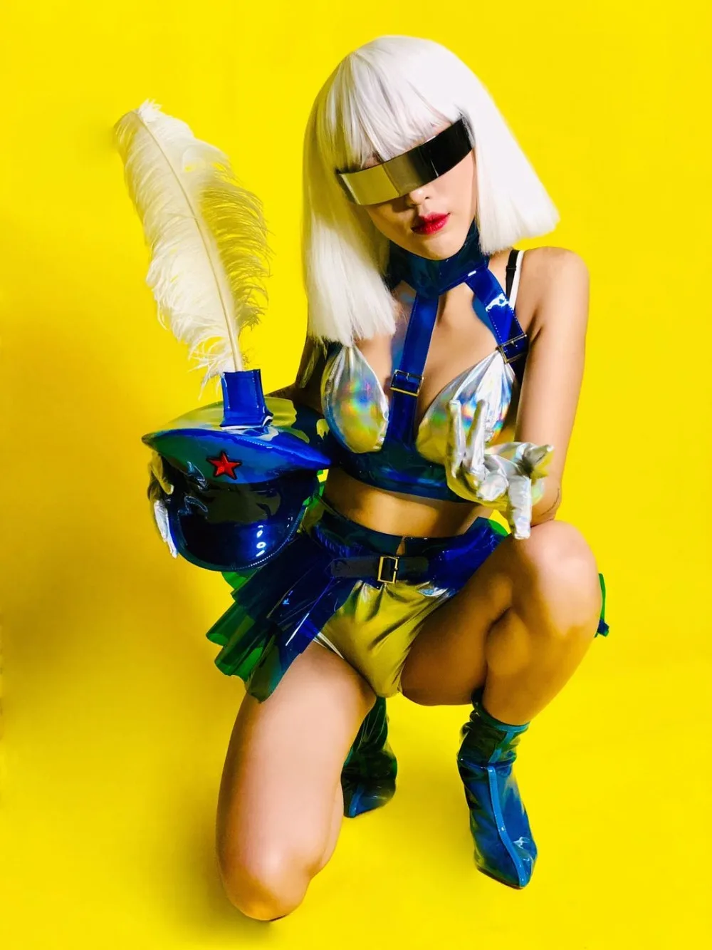 

Nightclub Dance Team Outfit Sexy DJ Singer Costume Women Jazz Dance Uniform Silver Blue Laser Bikini Skirt Feather Cap Set Bar