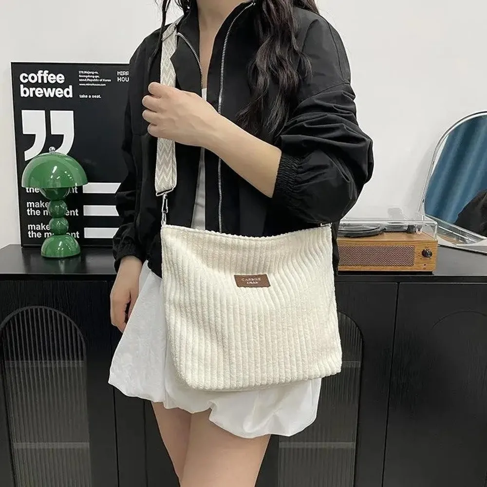 Trendige Cord-Umhängetasche, große Kapazität, lässige Damen-Einkaufstasche, einfache Handtasche, Umhängetasche, Geschenk – Detail 7