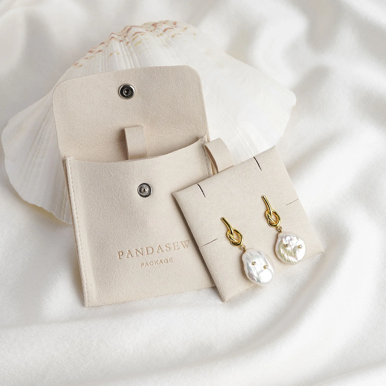 

50PCS 8x8cm Custom Logo Jewelry Package Ivory Microfiber Snap Button Gift Bag with Insert Pad Jewelry Pouch