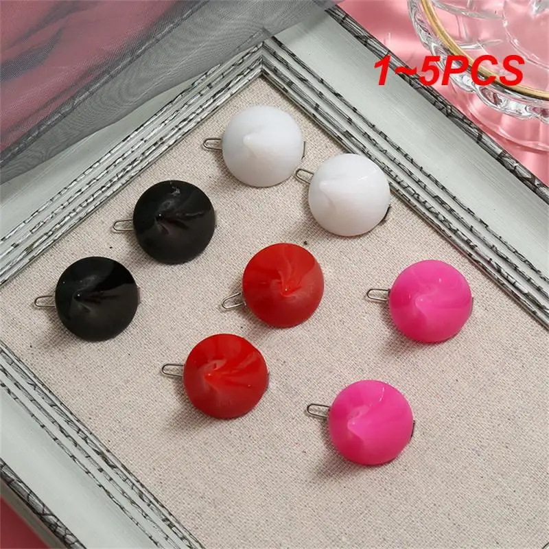 

Заколки флуоресцентные для волос, аксессуары для волос с изображением маленького дьявола, 4 цвета на выбор, аниме, 1-5 шт.