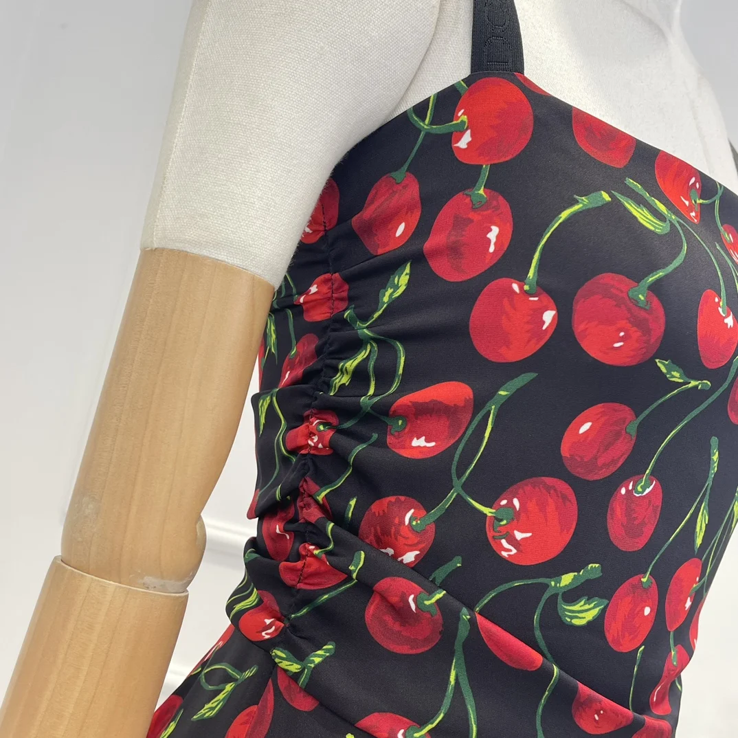 Рисунок 5 - Женское платье средней длины на бретельках