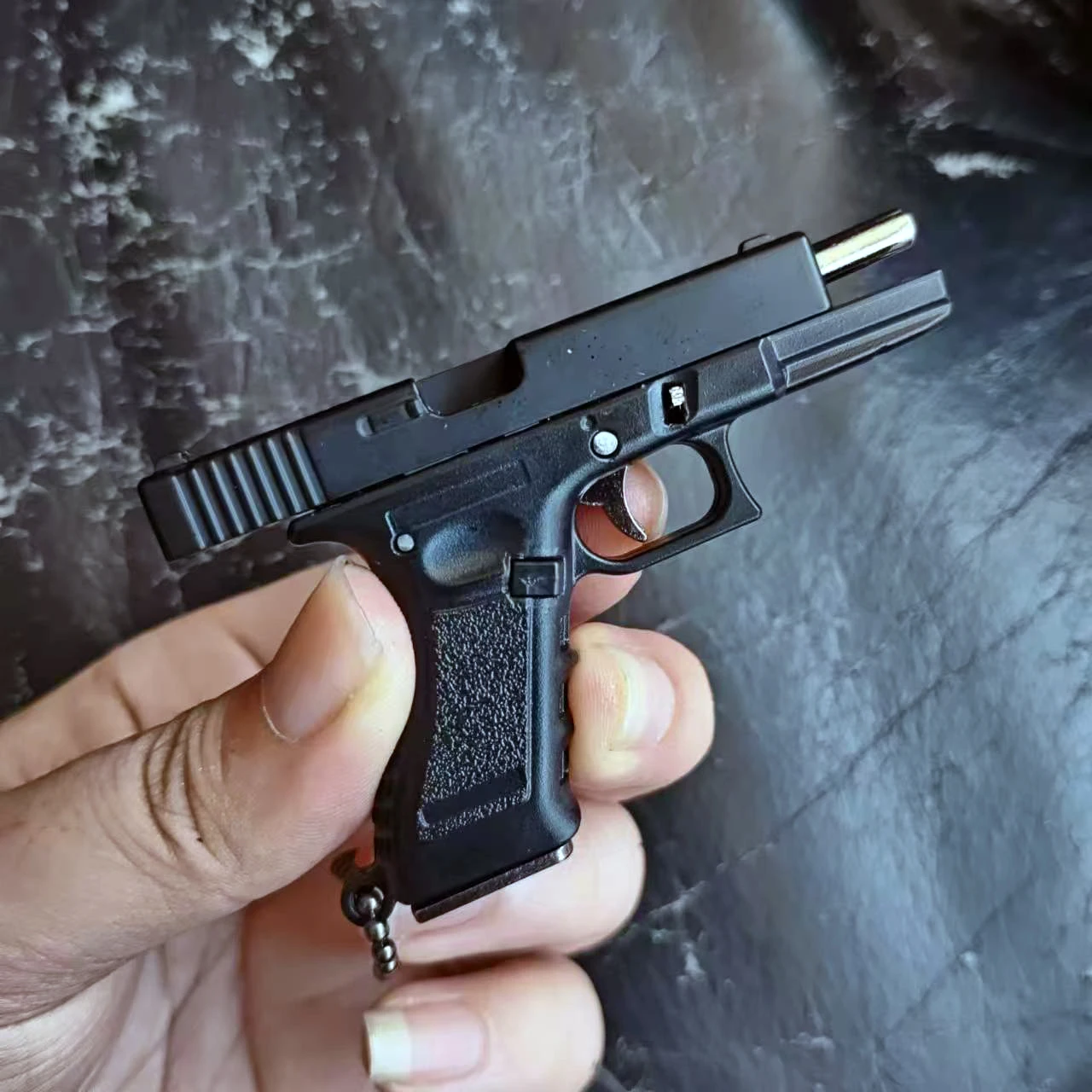 Hot Semi-alloy 1:3 Pistol Model Metal Mini G17 Toy Gun Detachable DIY Keychain Pendant Ornaments Children's Toy 3