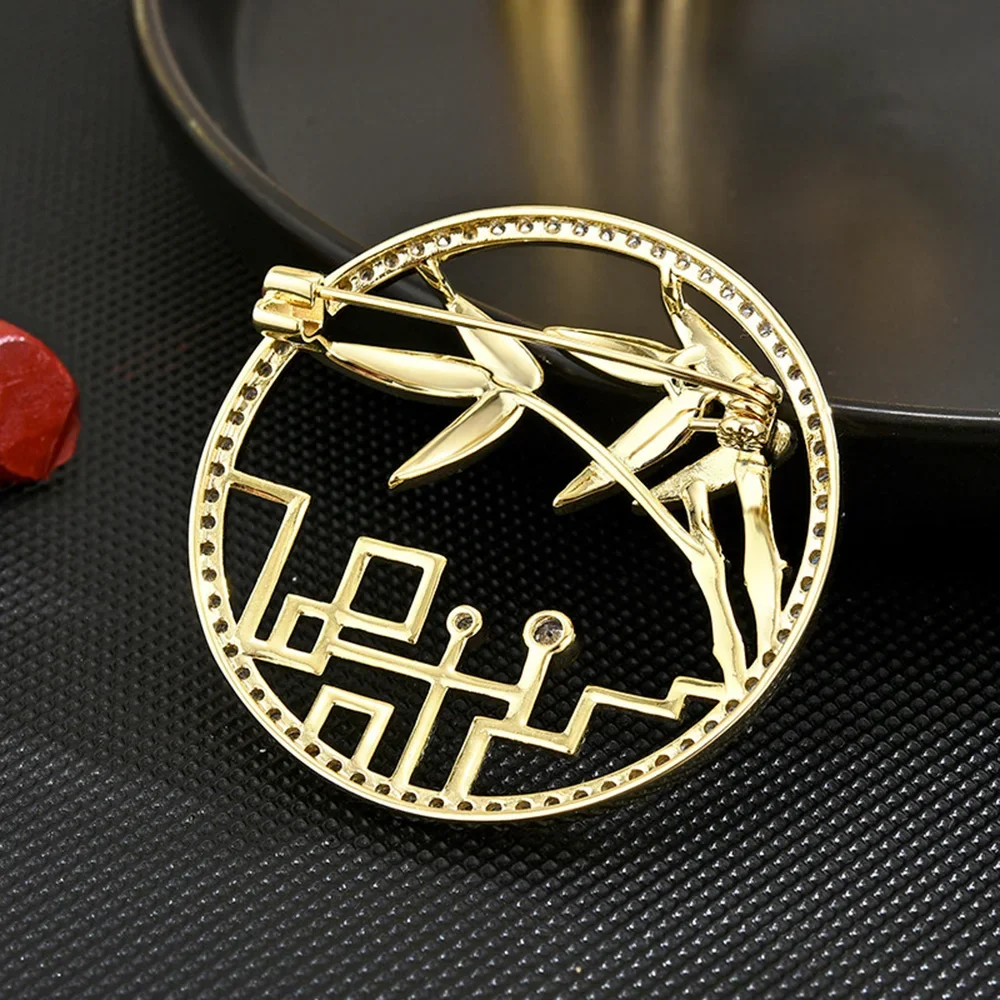 Classical Beauty Light Luxury Brooch Enamel Bamboo Leaf Hollow Rhinestone Circle Brooches Corsage Jewelry Accessories Pins
