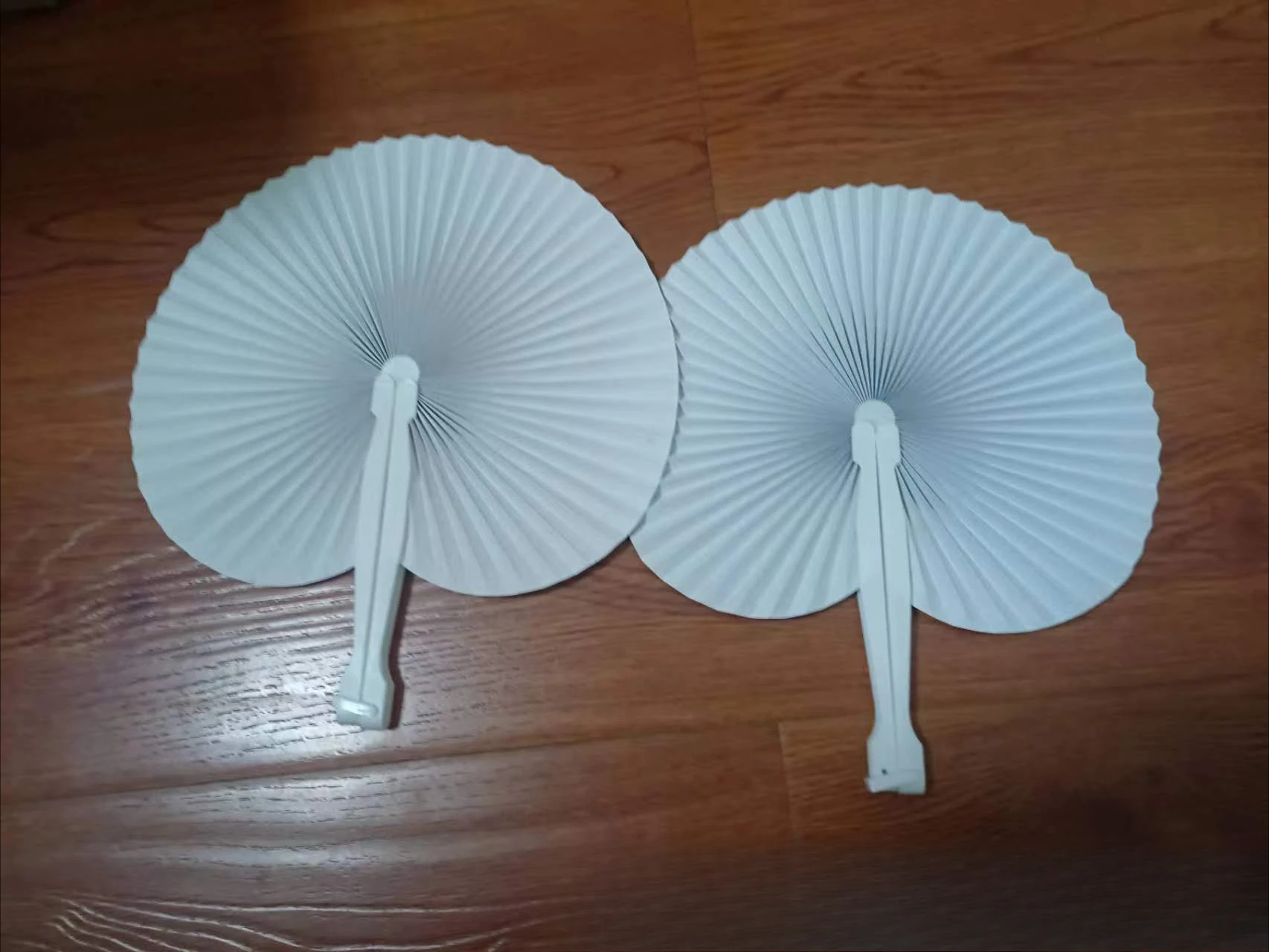 White Paper Folding Fans Heart-Shaped Round Fans Party Gift for Guests Anniversary Birthday Wedding Decoration