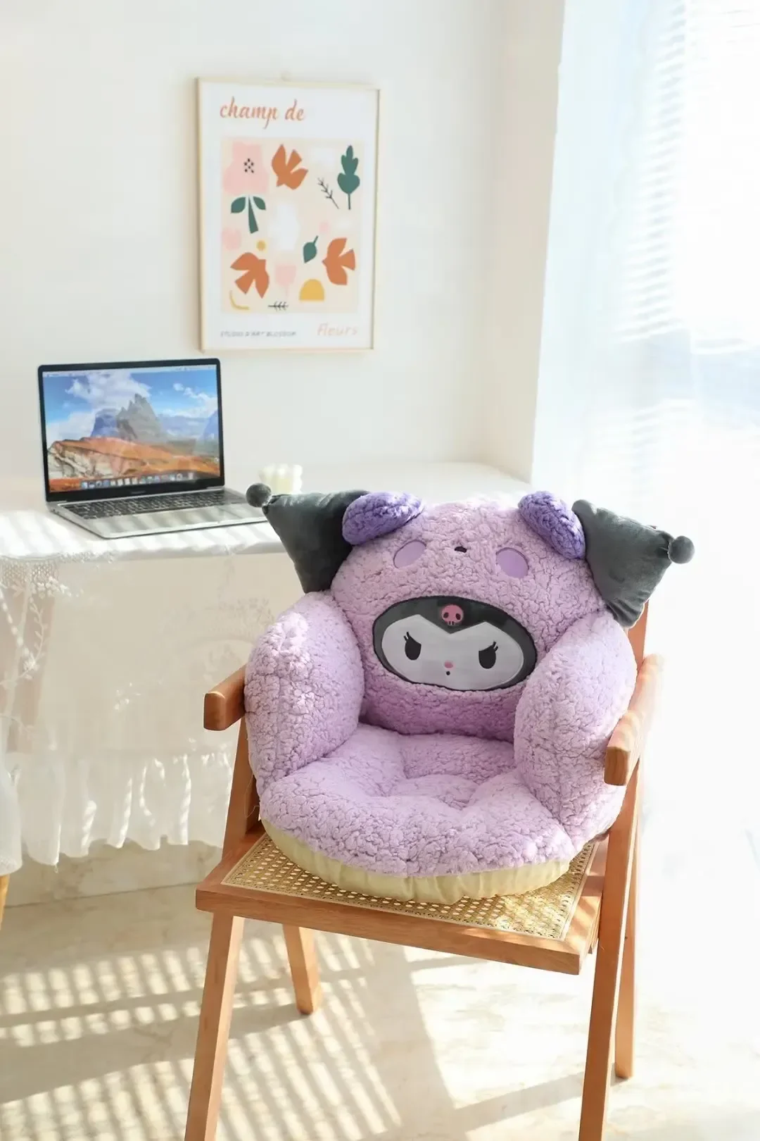 thumbnail image 1 of Cojín de peluche de invierno de Sanrio Hello Kitty Cinnamoroll con medio contorno Kuromi, cojín de respaldo para dormitorio, oficina, cojín antideslizante para silla, 1 of 5