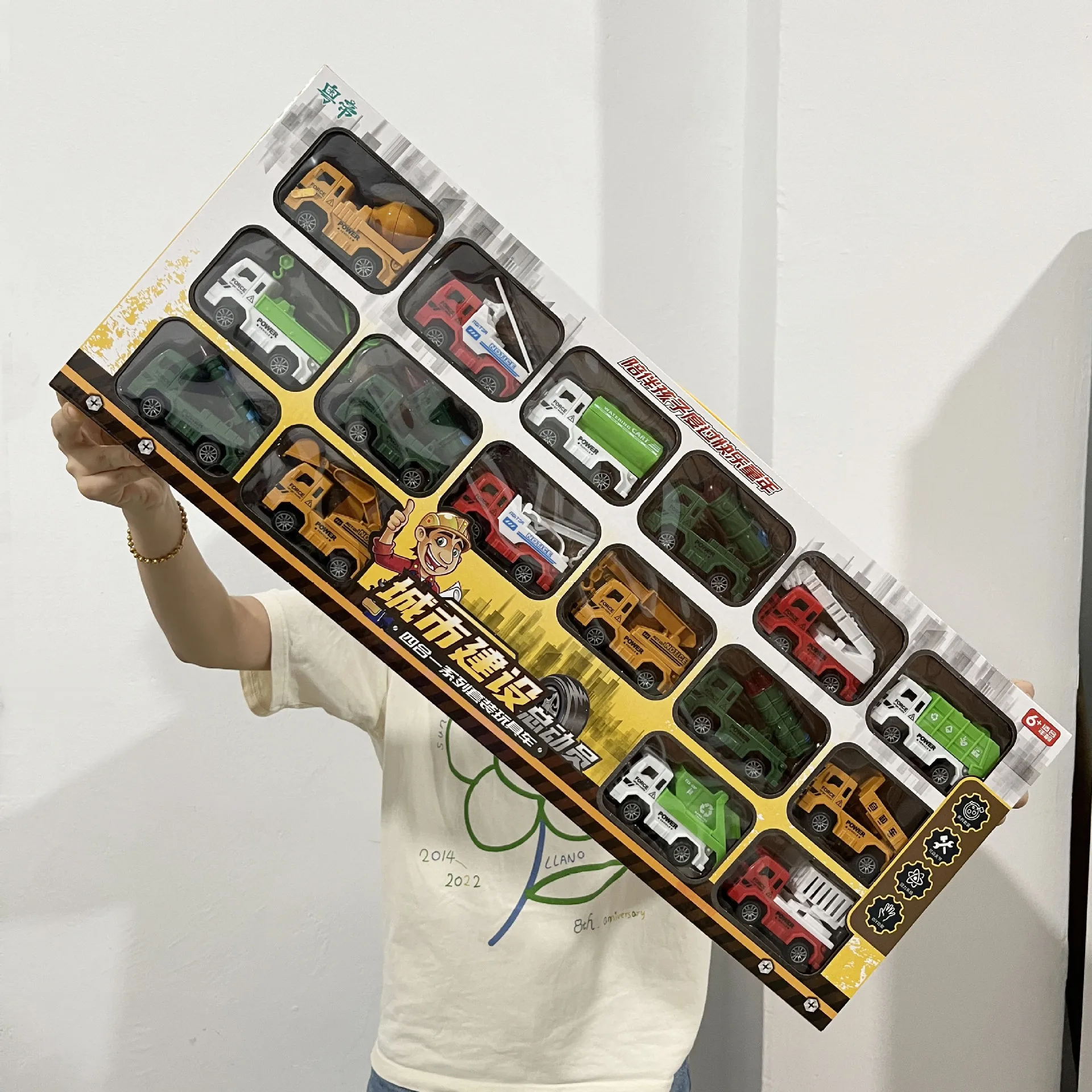 

16 Zhuang pull back cars large collection inertia car boxed road sign set children's toys functional collection gift set for boy